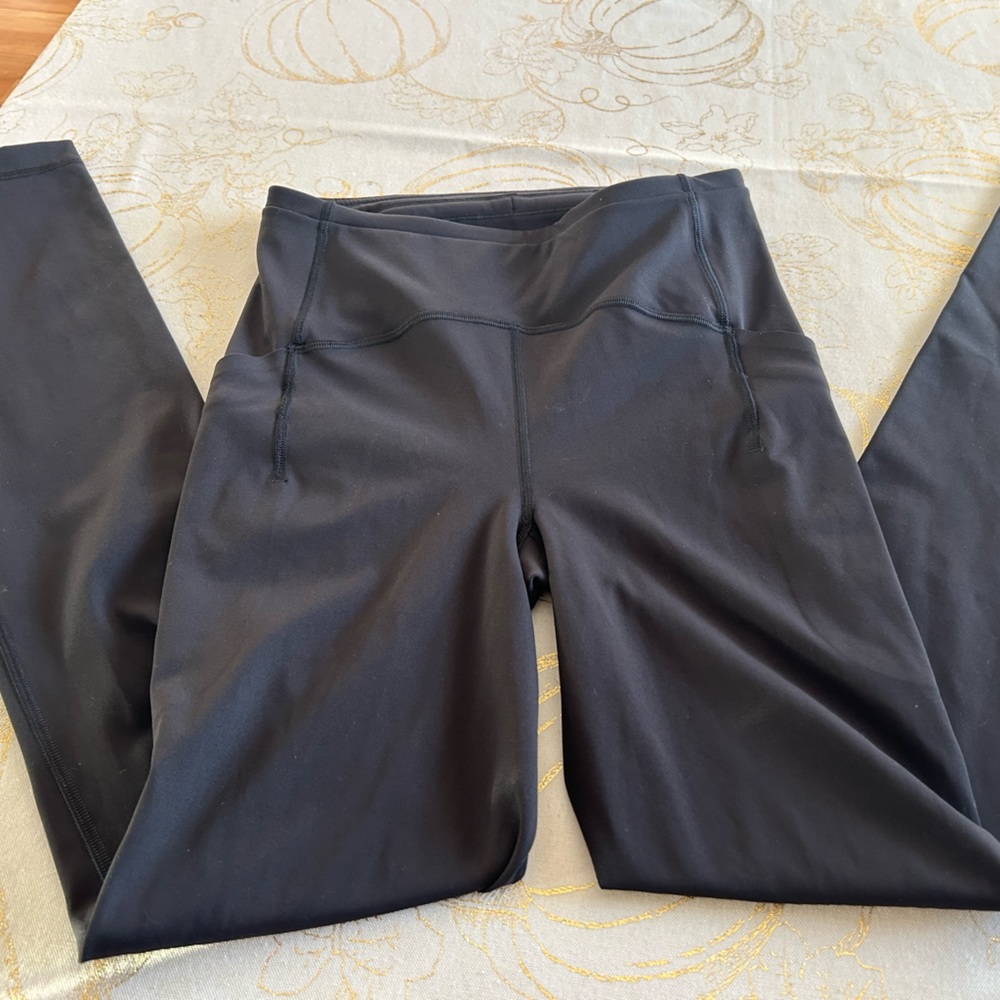 Lululemon black Size 6 Tall leggings, perfect condition